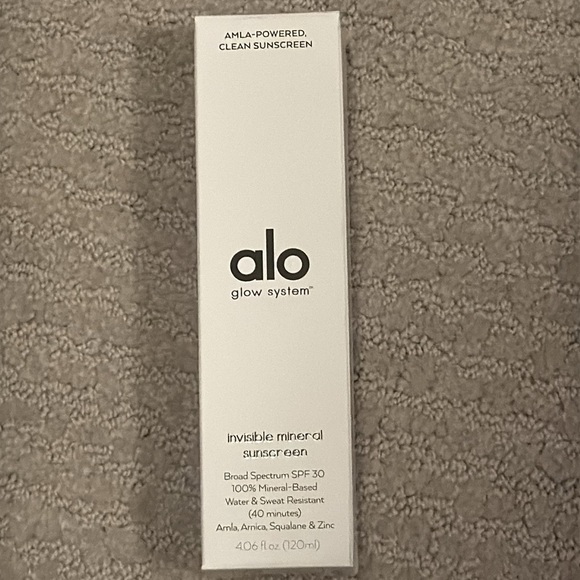 ALO YOGA | ✨NEW✨ Invisible Mineral Body SPF - Picture 4 of 4